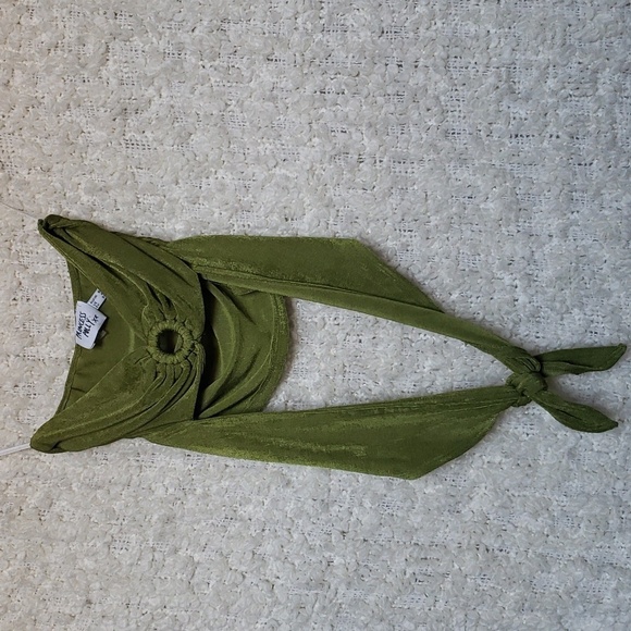 Princess polly metallic green tube top with peekaboo and wrap detailing size 4 - Picture 1 of 4